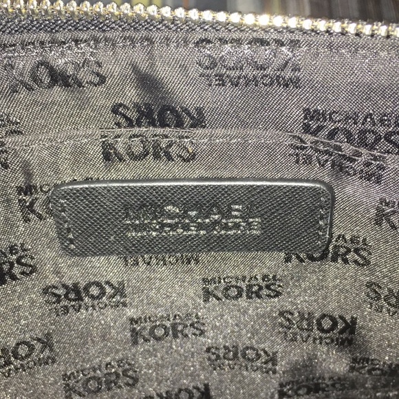 X Large Michael kors wristlet. Like new - Picture 4 of 4
